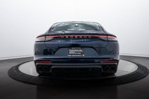 2022 Porsche Panamera 4 Platinum Edition