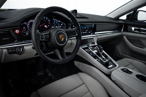 2022 Porsche Panamera 4 Platinum Edition