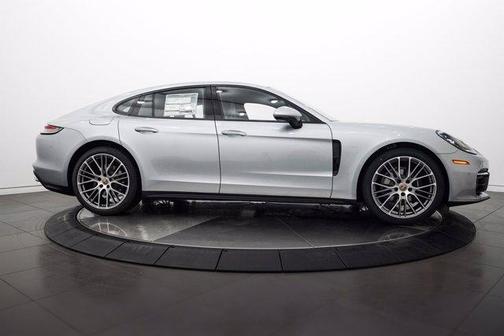 Photo 3 of 23 of 2022 Porsche Panamera 4