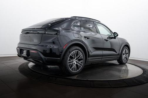 2026 Porsche Macan 4