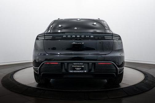 2026 Porsche Macan 4