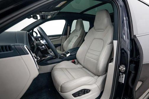 Moonlight Blue Metallic 2023 Porsche Cayenne