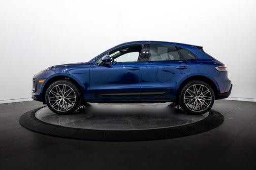 Gentian Blue Metallic 2026 Porsche Macan