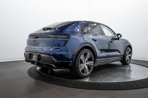 2025 Porsche Macan Turbo