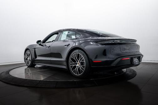 2025 Porsche Taycan 4