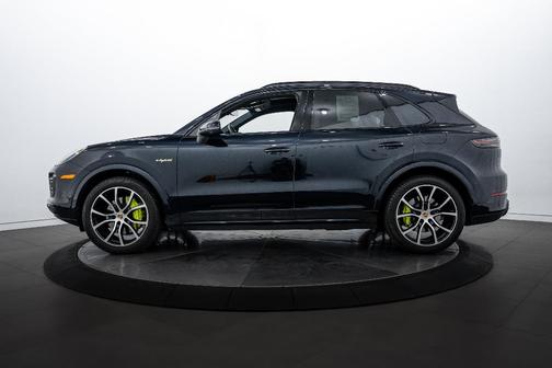 2023 Porsche Cayenne E-HYBRID