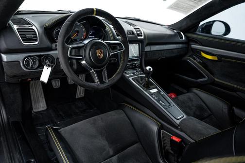 2016 Porsche Cayman GT4