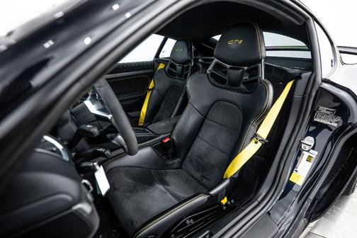 2016 Porsche Cayman GT4