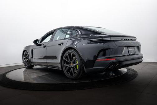 2026 Porsche Panamera 4