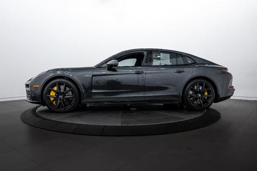 2025 Porsche Panamera Turbo