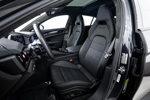 2025 Porsche Panamera Turbo