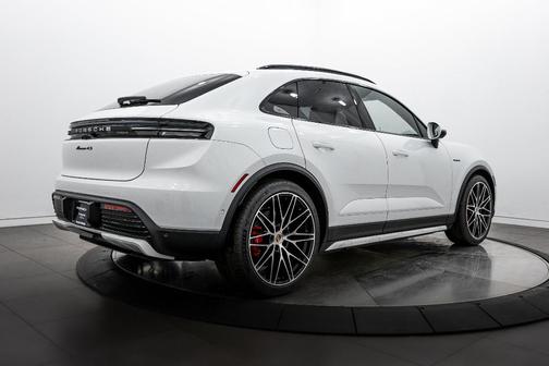 2025 Porsche Macan 4S