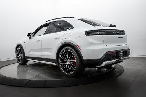 2025 Porsche Macan 4S