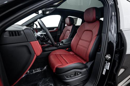 2025 Porsche Cayenne AWD
