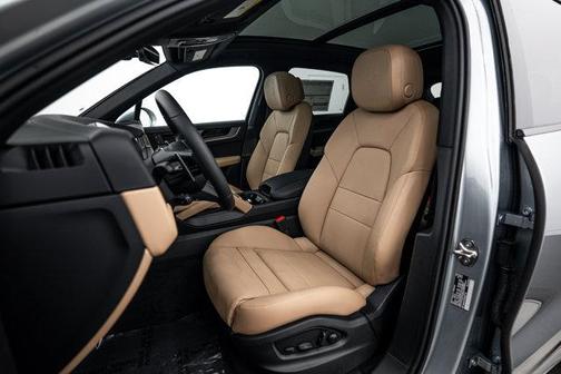 Dolomite Silver Metallic 2026 Porsche Cayenne Base