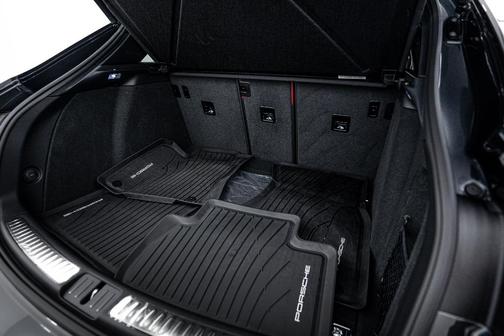 2025 Porsche Macan T
