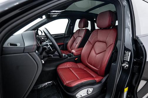 2025 Porsche Macan T