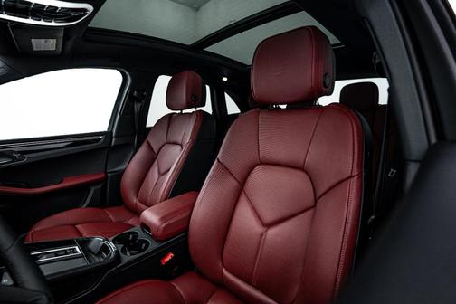 2025 Porsche Macan T