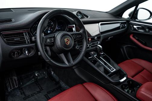 2025 Porsche Macan T