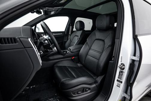 2022 Porsche Cayenne Platinum Edition