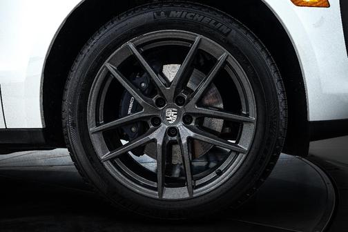 2025 Porsche Macan T