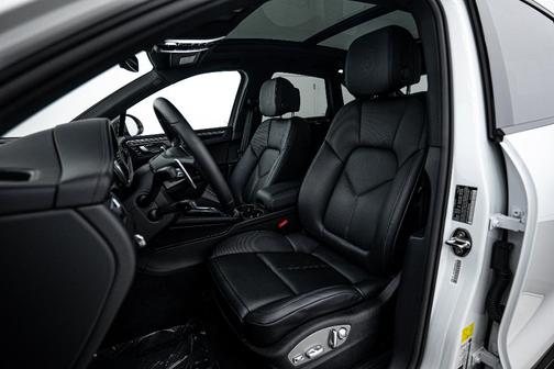 2025 Porsche Macan T