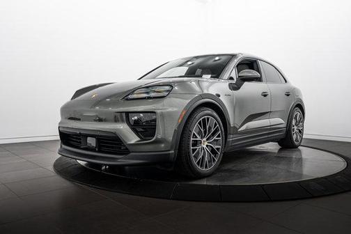 Aventurine Green Metallic 2025 Porsche Macan 4S