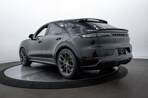 2025 Porsche Cayenne GTS
