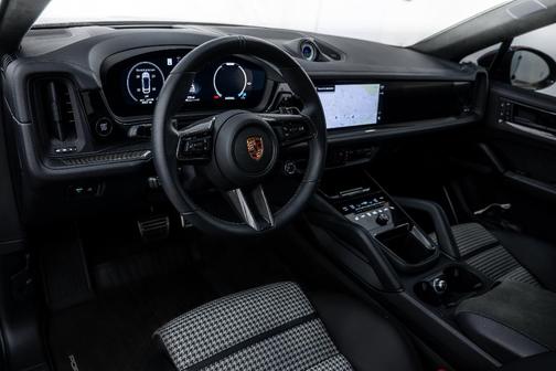2025 Porsche Cayenne GTS