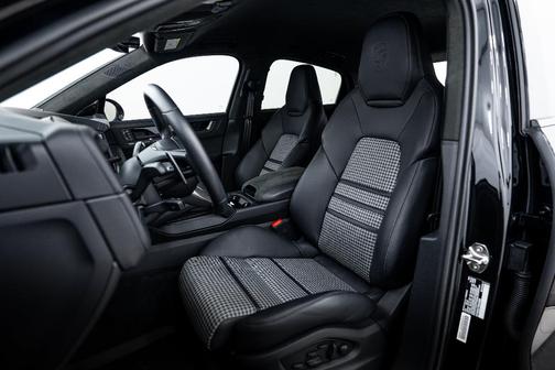 2025 Porsche Cayenne GTS