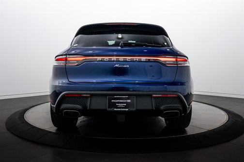 Gentian Blue Metallic 2026 Porsche Macan Base