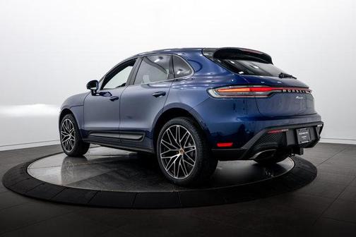 Gentian Blue Metallic 2026 Porsche Macan Base