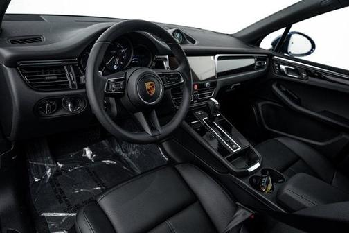 Gentian Blue Metallic 2026 Porsche Macan Base