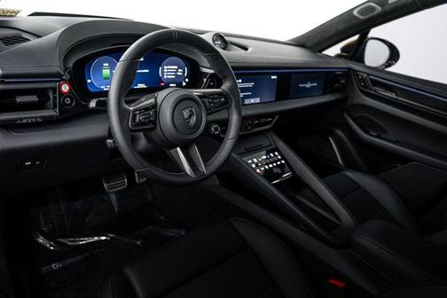 2025 Porsche Macan Turbo