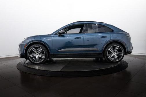 2025 Porsche Macan Turbo