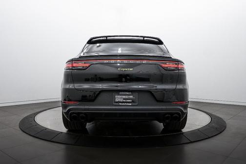2023 Porsche Cayenne Platinum Edition