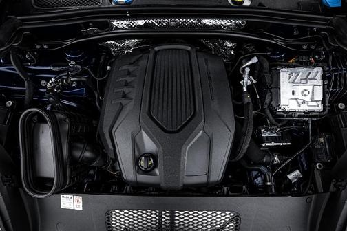 2025 Porsche Macan T
