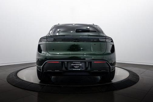 Oak Green Metallic 2026 Porsche Macan Turbo