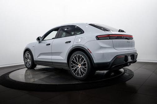 2026 Porsche Macan 4