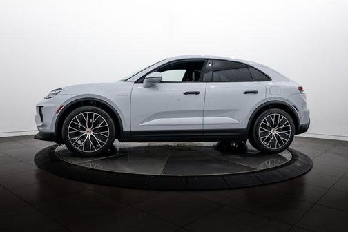 2026 Porsche Macan 4