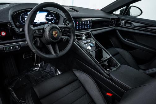 2025 Porsche Panamera 4