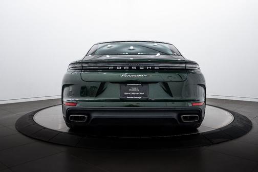 2025 Porsche Panamera 4