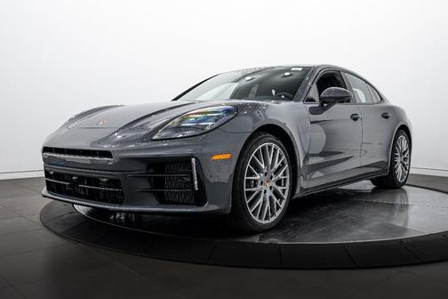 2026 Porsche Panamera 4