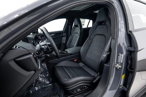 2026 Porsche Panamera 4