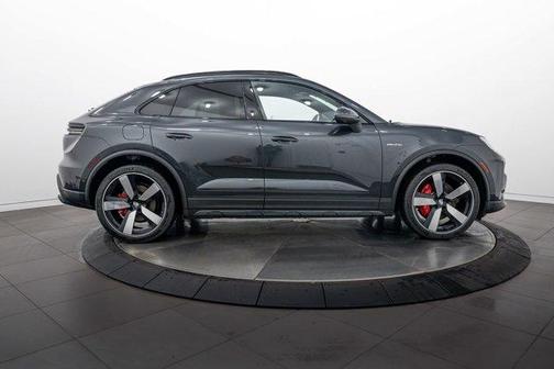 Volcano Grey Metallic 2025 Porsche Macan 4S