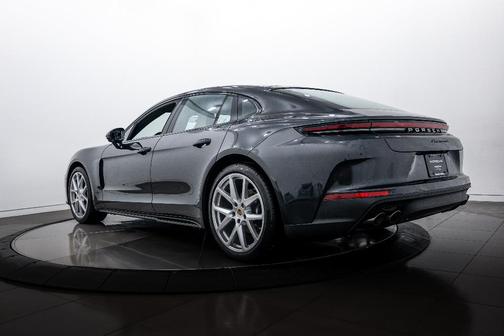 2026 Porsche Panamera 4