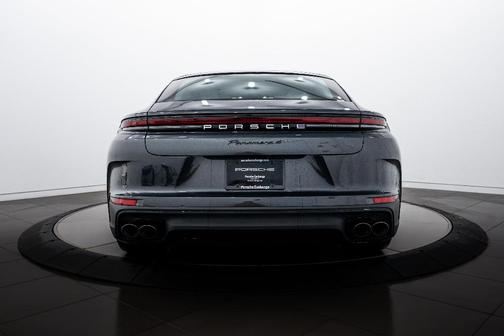 2026 Porsche Panamera 4