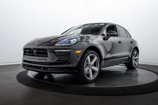 2025 Porsche Macan Base