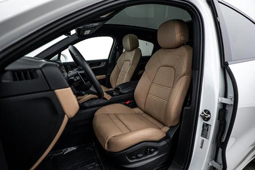 2025 Porsche Cayenne AWD