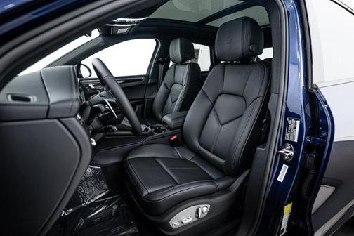 Gentian Blue Metallic 2025 Porsche Macan S